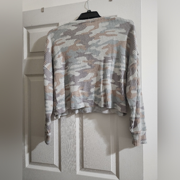Z Supply Camo Ribbed Knit Lounge Top in a size Medium!!! - Picture 3 of 3